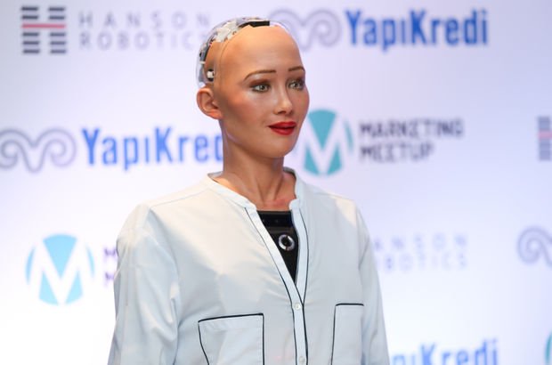 İnsansı robot Sophia anne olmak istiyor