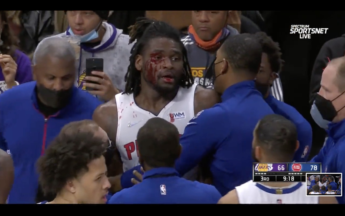 NBA’de olaylı gece! Lebron James oyundan atıldı!
