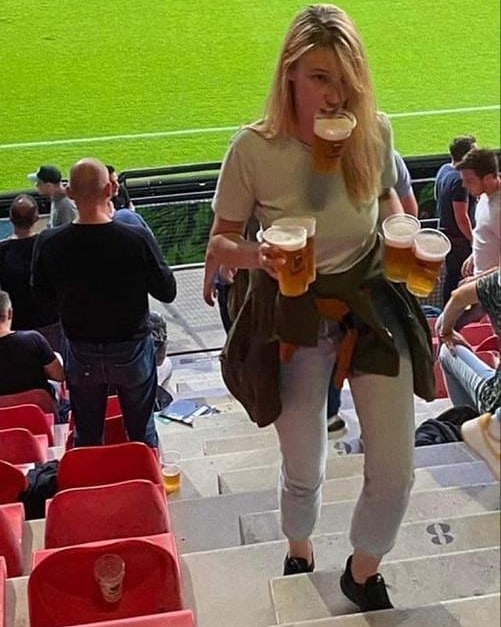 İngiltere futbol tribünlerinde uygulanan alkol yasağını kaldırmaya hazırlanıyor