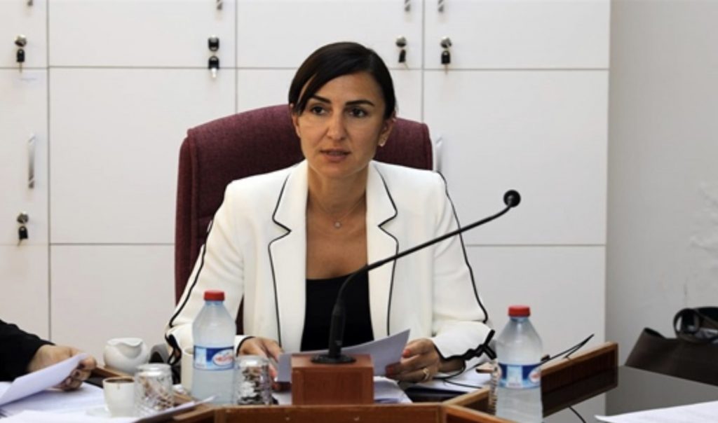 D82A3296-9C62-472E-B933-74D032A305AA