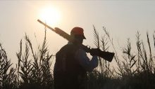 Ava kapalı mevsimde aracında yeni öldürülmüş kuş bulunan kişi hakkında yasal işlem başlatıldı