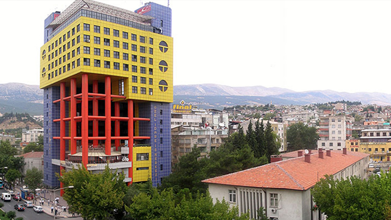 Dünyanın en saçma binasının yıkımı başladı: Maliyeti 6,6 milyon TL