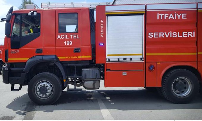 Evi ateşe verip 7 metreden atladı