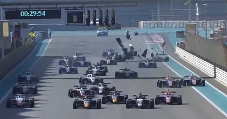 Formula Regional Asya Şampiyonası Abu Dhabi Grand Prix’inin start anında kaza