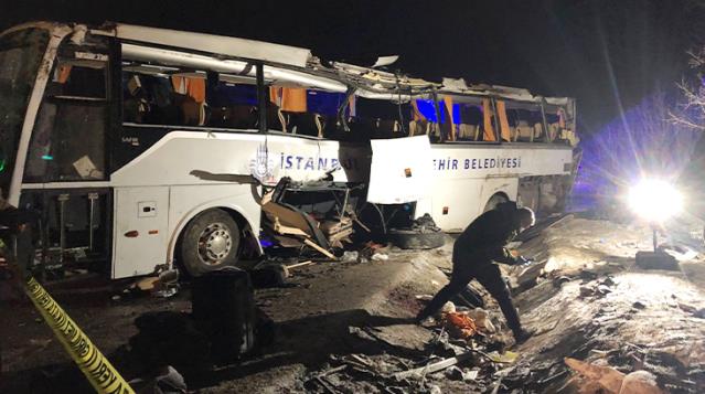 Otobüs şarampole yuvarlandı, 2 kişi öldü 27 kişi yaralandı