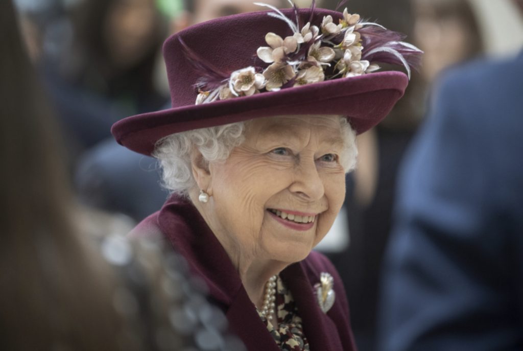 Kraliçe Elizabeth tahtının varisini ilan etti