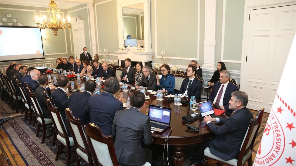 Reuters: Bakan Nebati, Londra’da döviz kurunun sabit kalacağı taahhüdünde bulundu