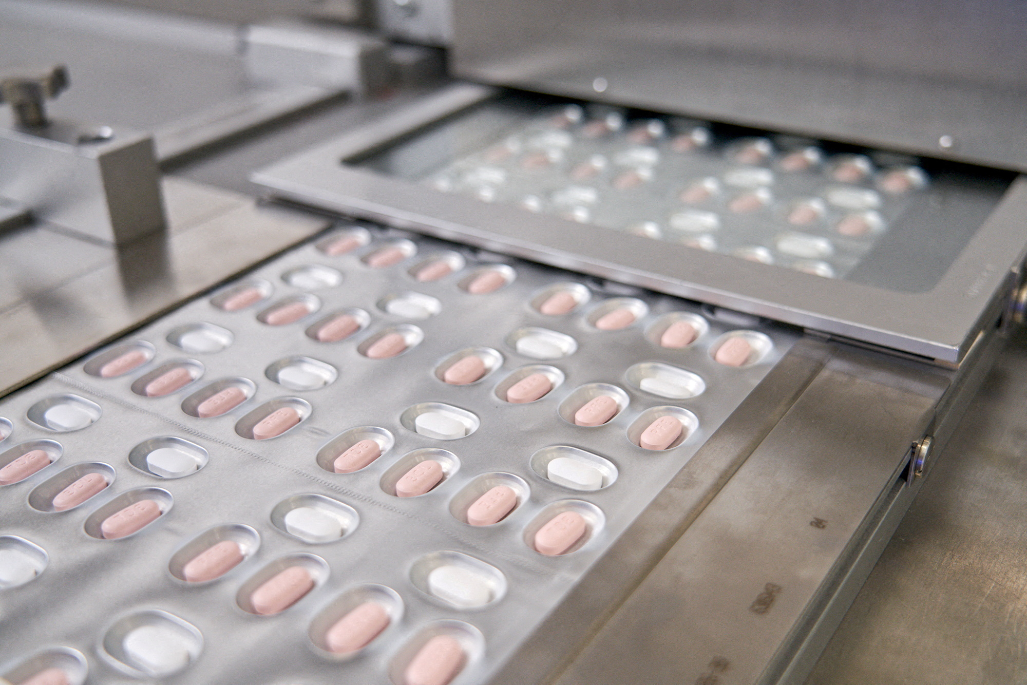 Japonya, Pfizer’ın koronavirüs haplarına kullanım izni verdi