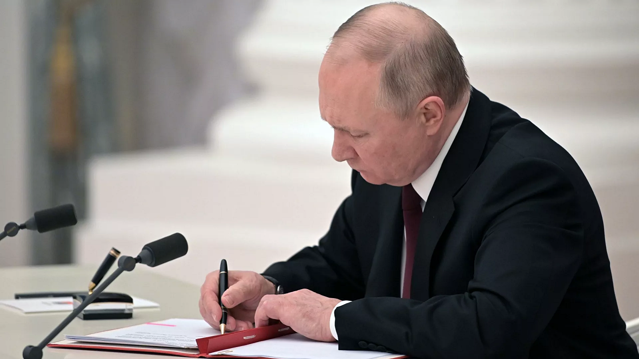 Putin, Donetsk ve Lugansk Halk Cumhuriyeti’nin bağımsızlığını tanıma kararını imzaladı