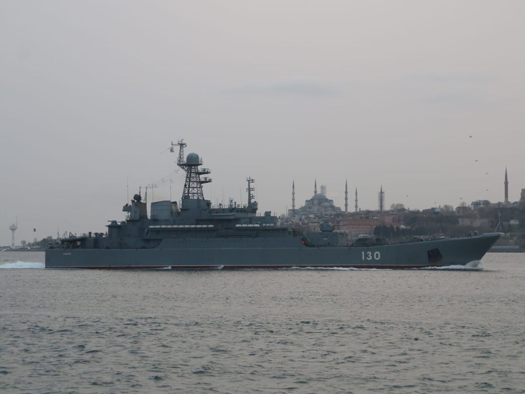Rus savaş gemileri İstanbul Boğazı’ndan geçerek Karadeniz’e açıldı