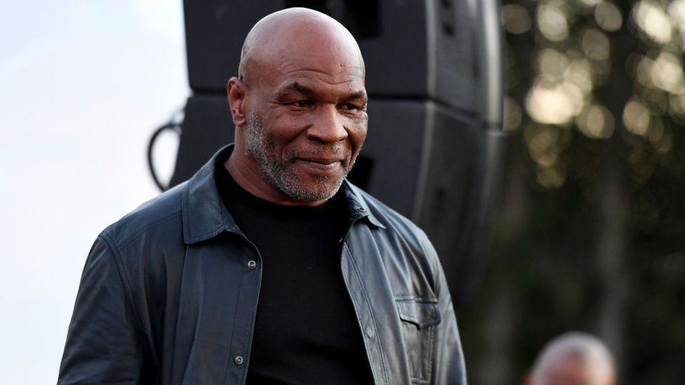 Efsane boksör Mike Tyson uçaktaki yolcuyu yumrukladı