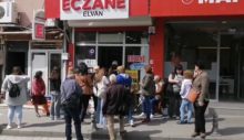 Bulgar turistler eczane önünde kuyruk oluşturdu: ‘Daha ucuza alıyoruz’