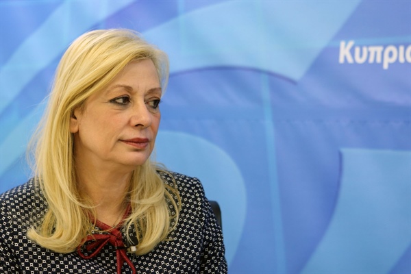 Rum Çalışma Bakanı acilen uçakla Atina’ya götürüldü