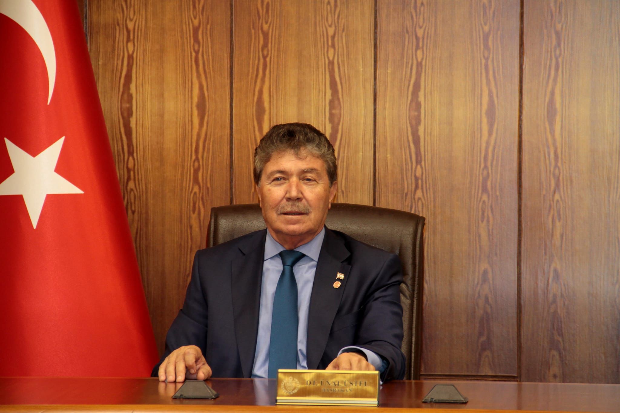 Başbakan Ünal Üstel, personelinin yeni yılını kutladı