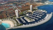 Ay Napa marinası göz kamaştırıyor