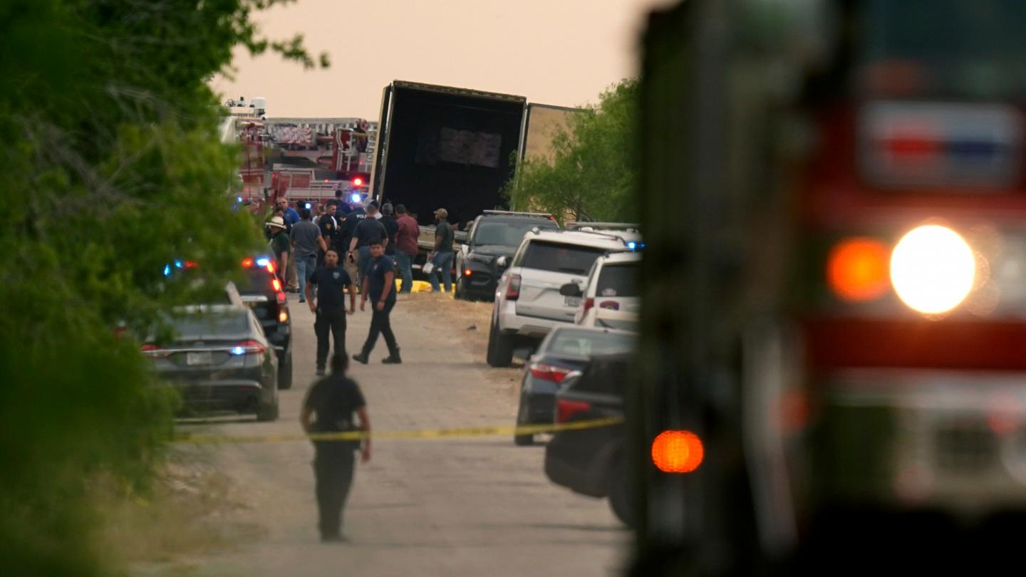 Texas’ta terk edilmiş bir TIR kasasında 46 düzensiz göçmen ölü olarak bulundu