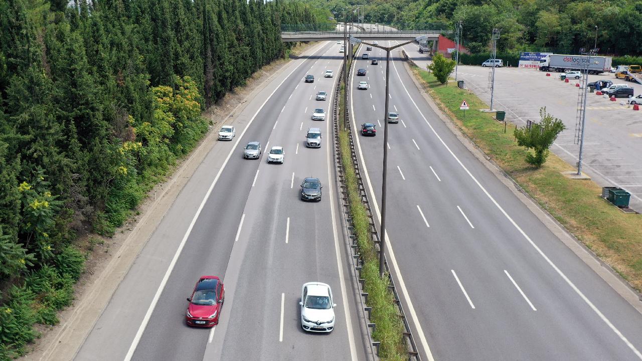Otoyollarda otomobiller için yeni hız sınırı uygulaması yarın başlıyor (Otoyollarda hız limiti kaç oldu?)