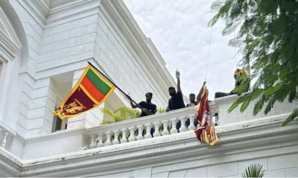 Sri Lanka’da göstericiler Cumhurbaşkanlığı konutunu bastı