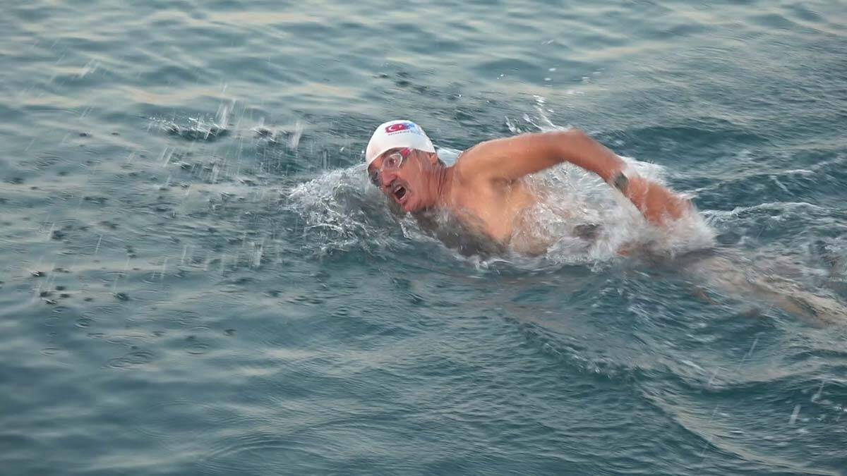 KKTC-su-maratonunda-eski-Bakan-Kursad-Tuzmen_