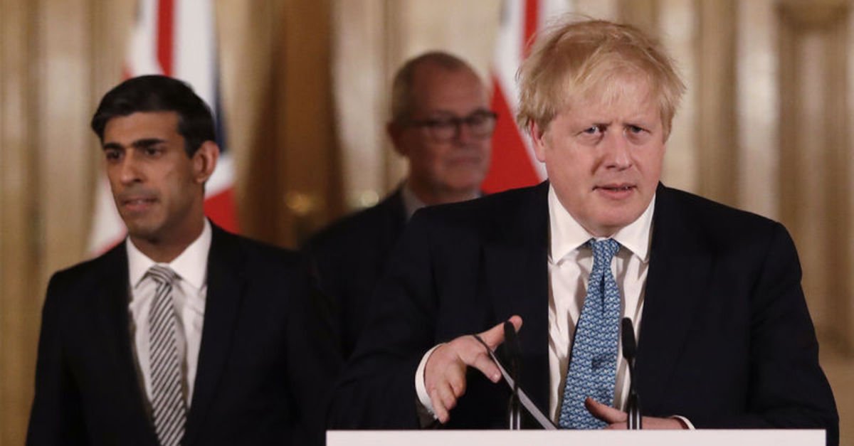 İngiltere’de Başbakan Johnson’a tepki gösteren Maliye Bakanı Sunak ve Sağlık Bakanı Javid kabineden istifa etti