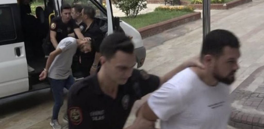 Sahte kadın profili açıp, gasp yapan çeteye operasyon