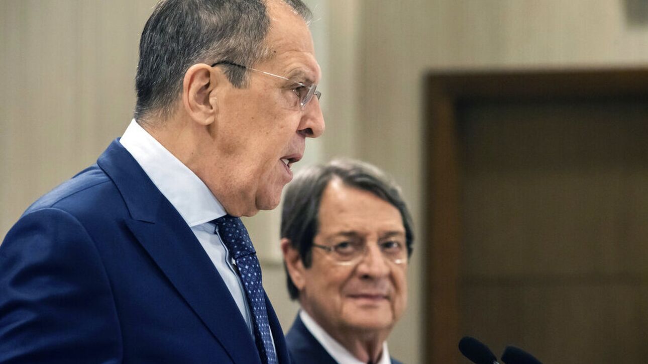 Lavrov ile görüşmenin iptal edilmesi üzerine Rum Basını: Anastasiadis’in “Rus ruleti”