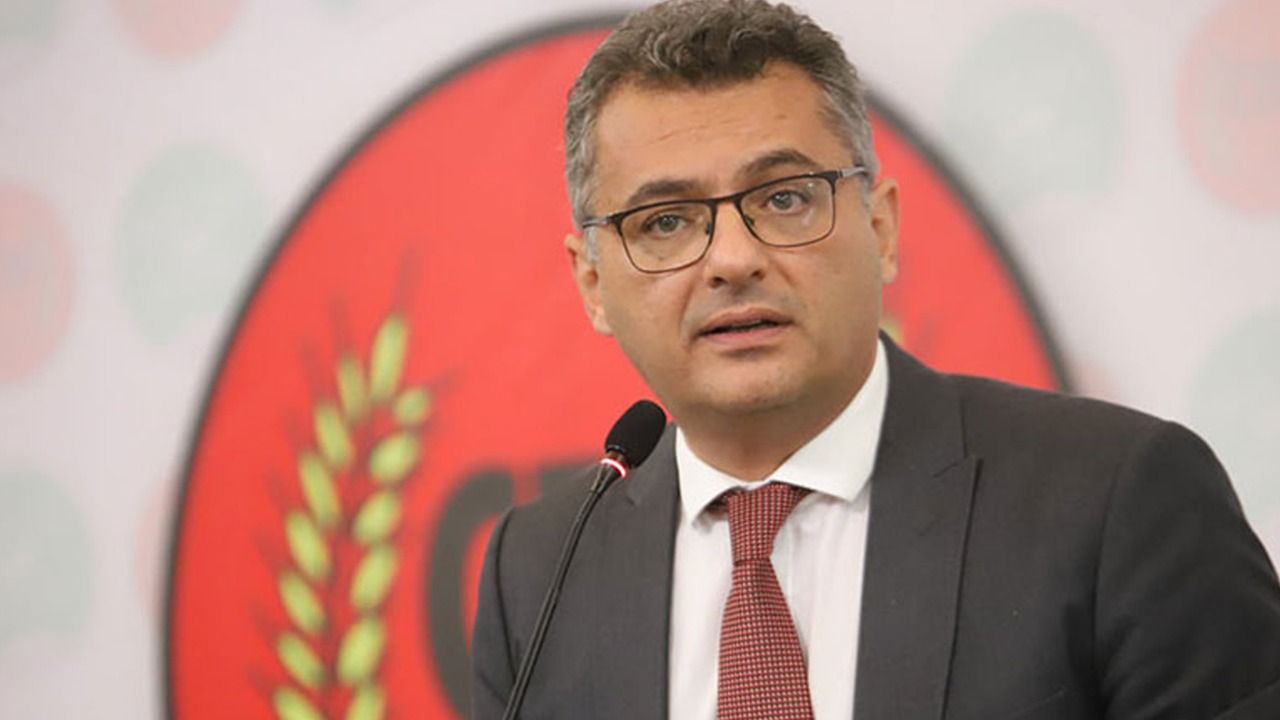Tufan Erhürman: “Arıklı, Ünsal’ın ‘uydurma hadisler’ yaptığını söylüyor; ama Ünsal’ı vicdanı ile baş başa bırakıyor”