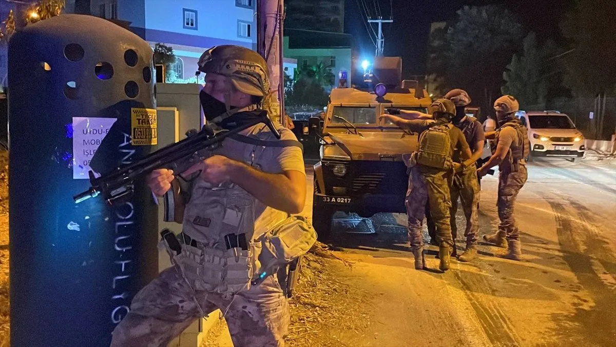 Mersin’de polisevine silahlı saldırı: 1 polis şehit oldu!