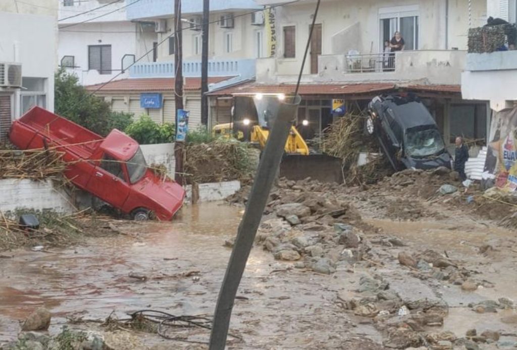 Girit Adası’nı sel vurdu: 1 ölü, 3 kayıp