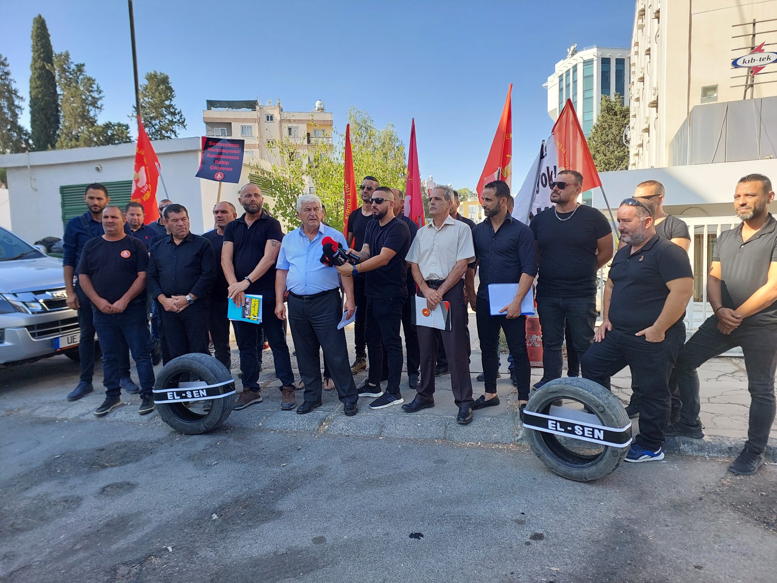 EL-SEN Pazartesi gününden itibaren süresiz grev kararı aldı