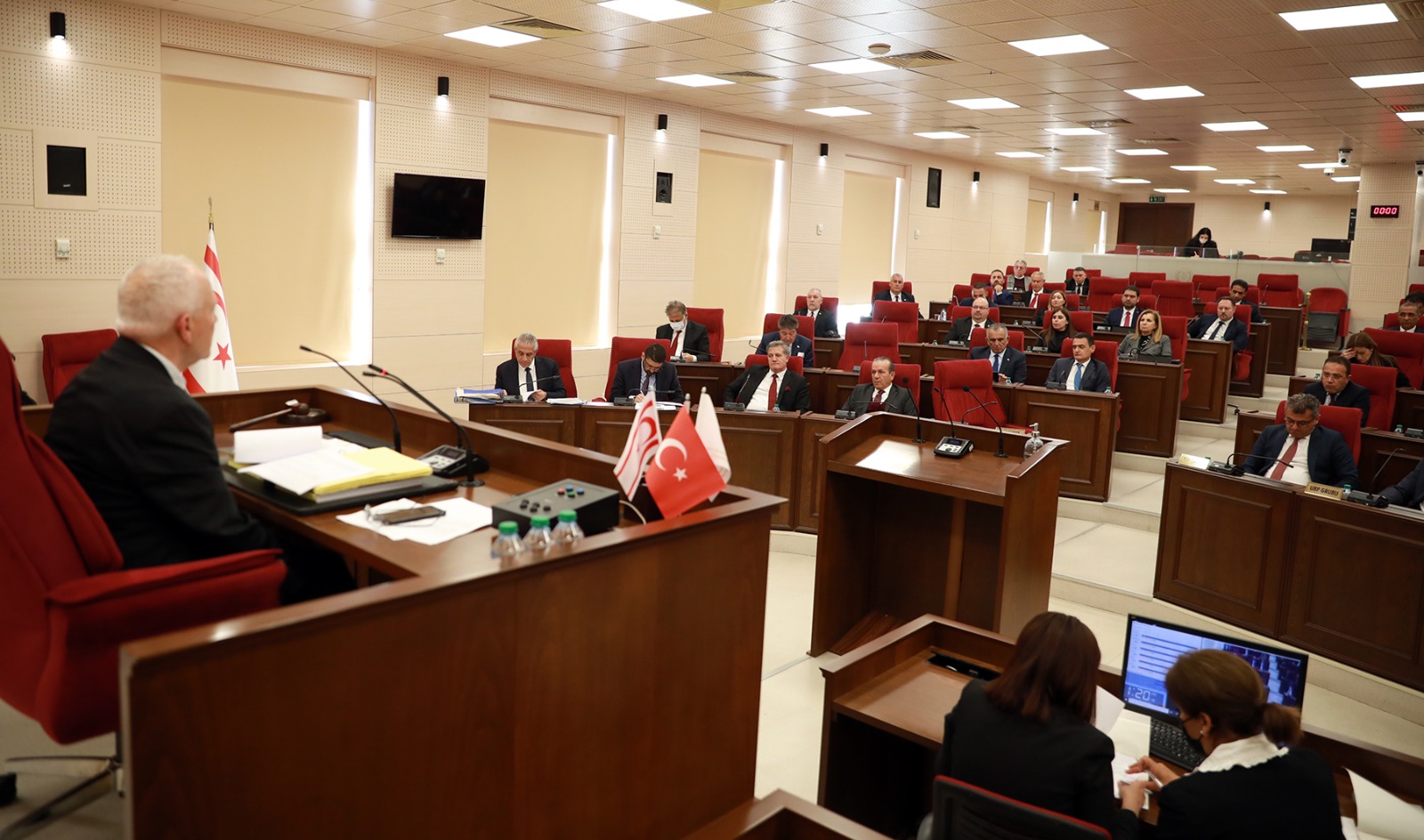 Meclis 2 yasa tasarısını kabul etti