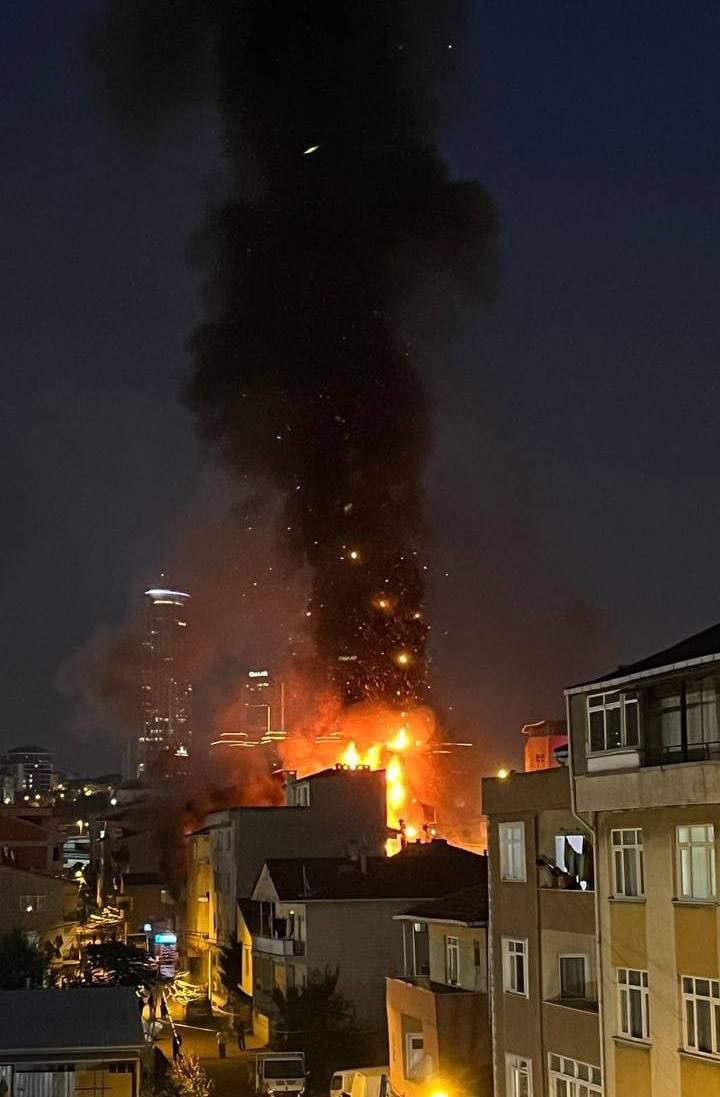 Kadıköy’de bir binada yaşanan patlamada üç kişi hayatını kaybetti
