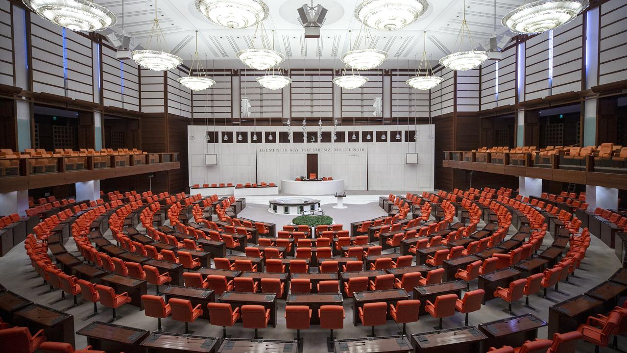 Sosyal medya düzenlemesi Meclis’ten geçti