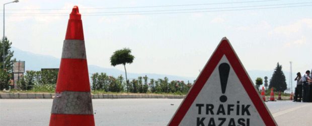 Karaoğlanoğlu’nda feci kaza: 1 kişi hayatını kaybetti, 4 kişi yaralandı