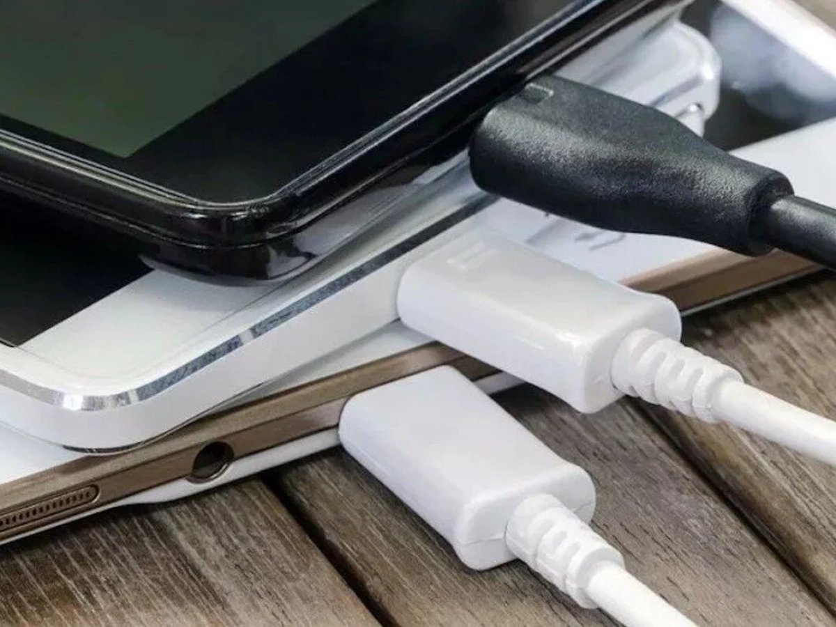 AB, bütün akıllı telefonlara tek tip şarj girişi getiriyor