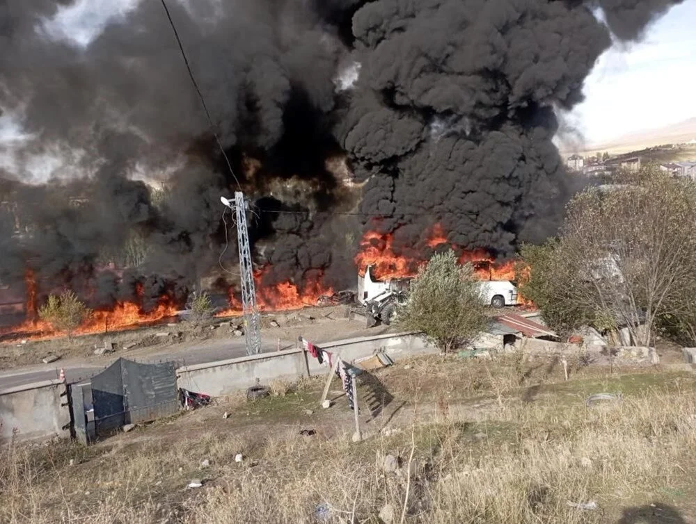 Ağrı’da yolcu otobüsü ile tanker çarpıştı: 7 ölü