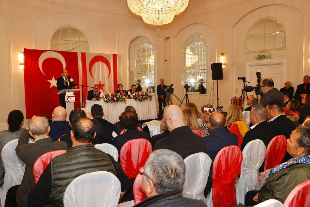 Cumhurbaşkanı Tatar Londra’da Kıbrıslı Türklerle buluştu