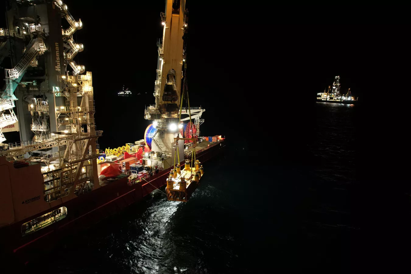 Karadeniz gazını ana boru hattına bağlayacak ‘Peçenek’ deniz altına indirildi