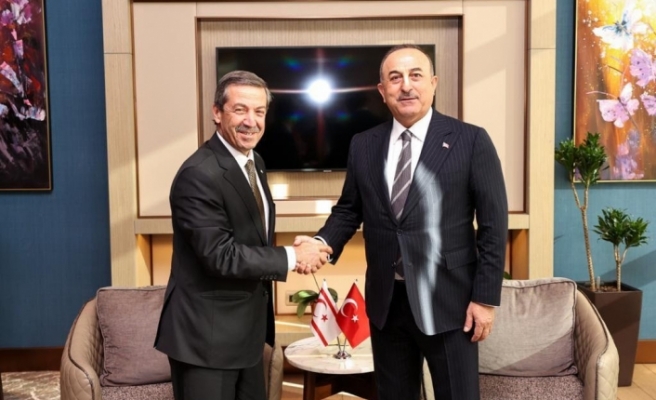 Dışişleri Bakanı Ertuğruloğlu, Özbekistan’ta Türkiye, Azerbaycan ve Pakistan Dışişleri Bakanları ile görüştü