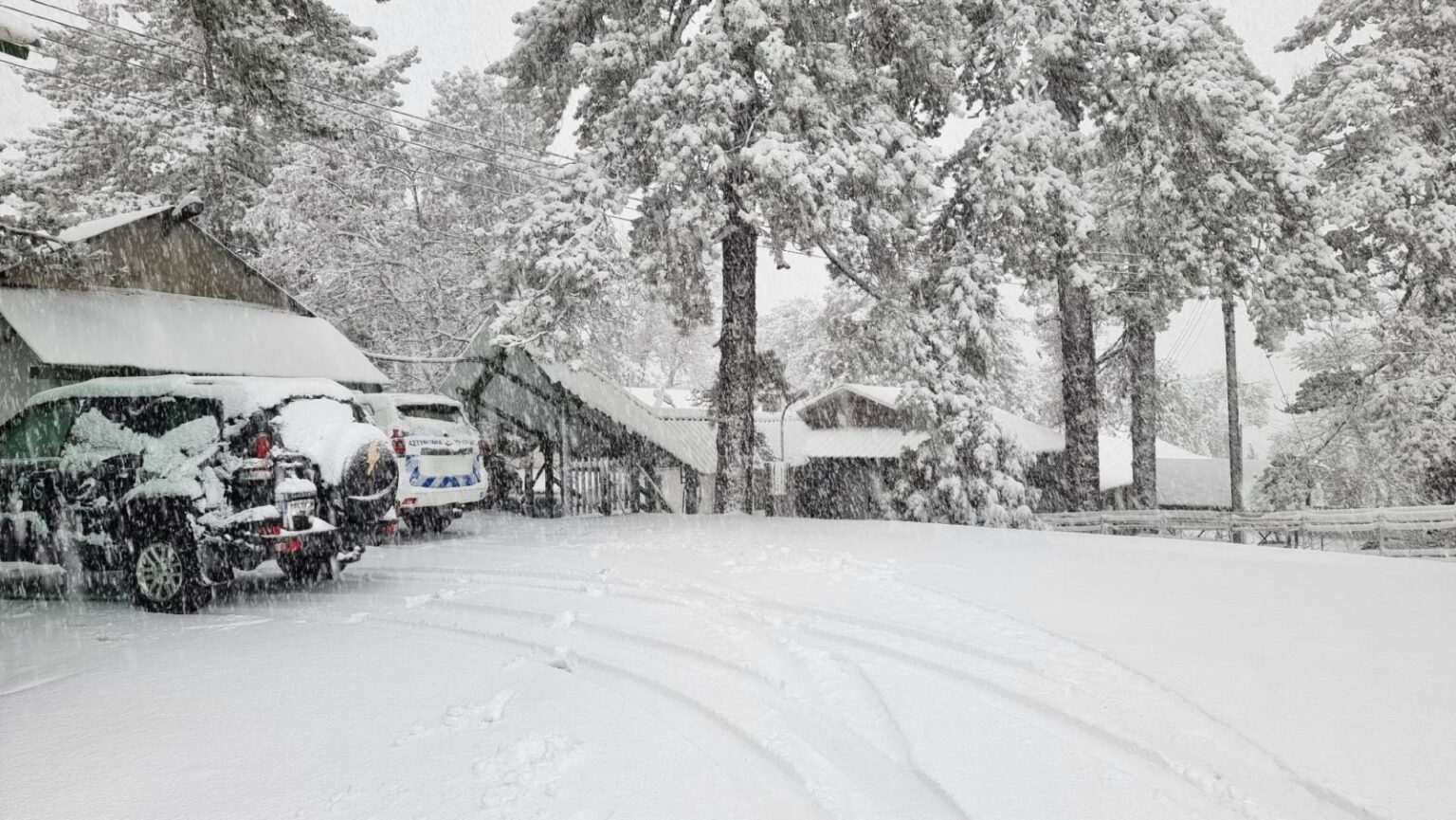 Trodos’ta kar kalınlığı 22 santimetreye ulaştı