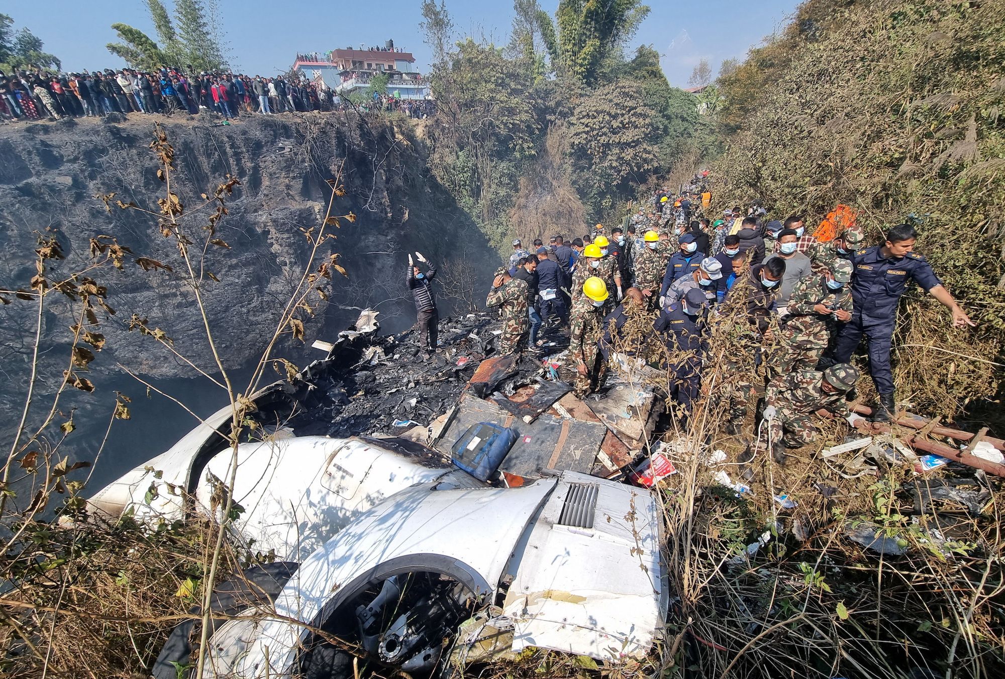 Nepal’de yolcu uçağı düştü: 64 kişi hayatını kaybetti