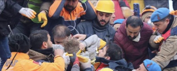 Diyarbakı’da 81 saat sonra enkazdan bir çocuk çıkarıldı