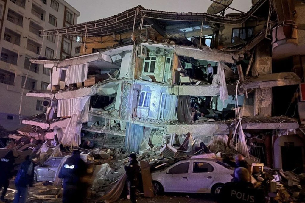 Deprem felaketinde can kaybı 17 bini aştı