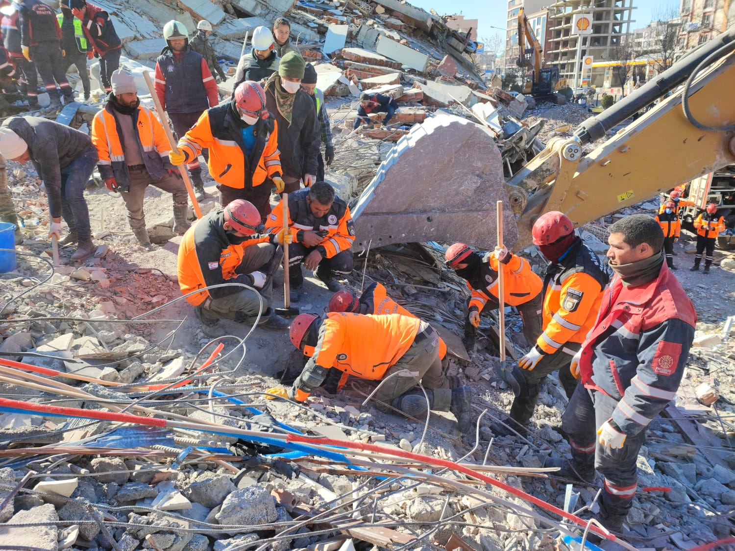 Antakya’da 2 yaşındaki çocuk depremin 122’nci saatinde enkazdan kurtarıldı