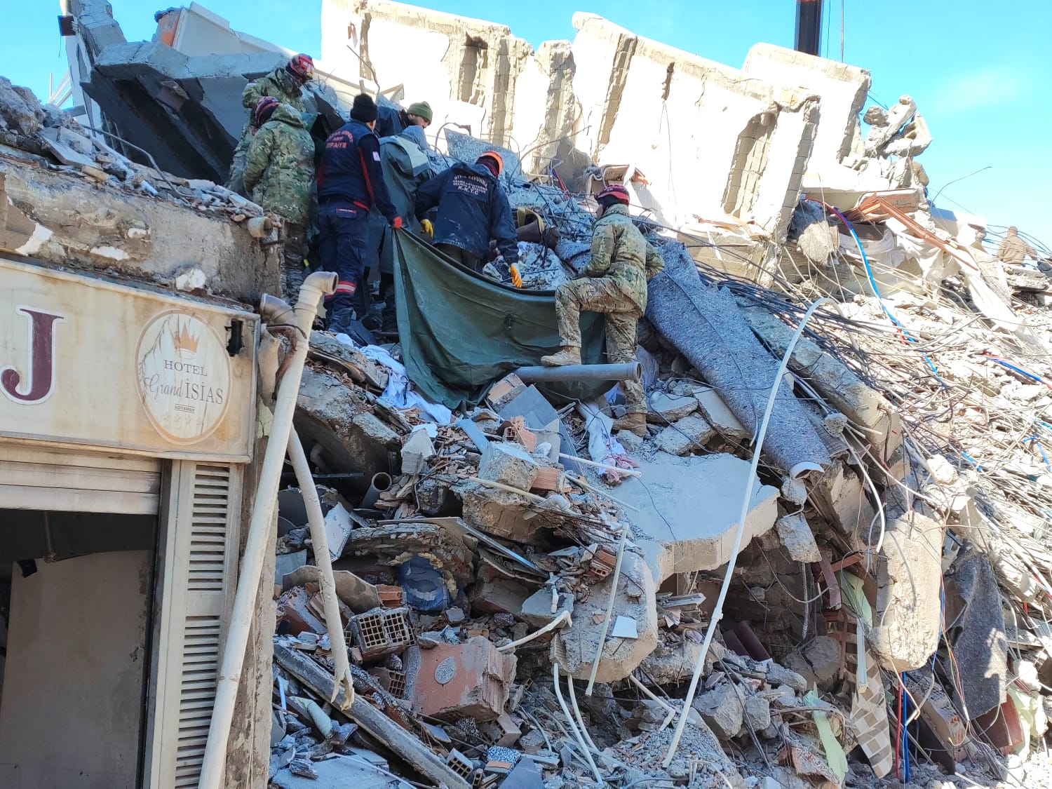İsias Otel’e ilişkin bilirkişi raporu: “Dere kumu kullanılmış, kaçak kat atılmış”