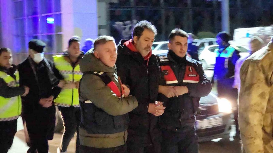 İsias Otel’in gözaltına alınan sahibi Ahmet Bozkurt ve oğlu Efe Bozkurt sağlık kontrolünden geçirildi