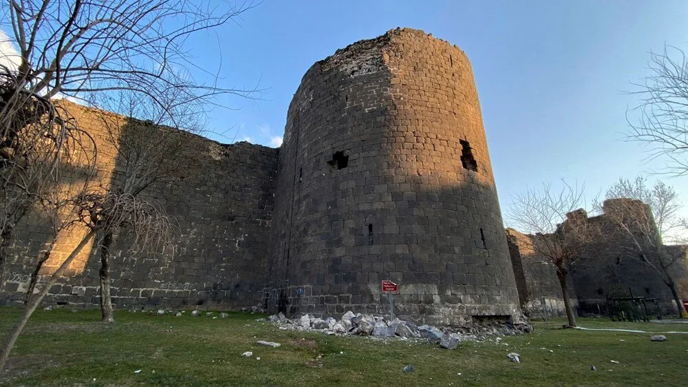 Deprem felaketi, UNESCO Dünya Kültür Mirası Listesi’ndeki Diyarbakır Surları’nı da vurdu
