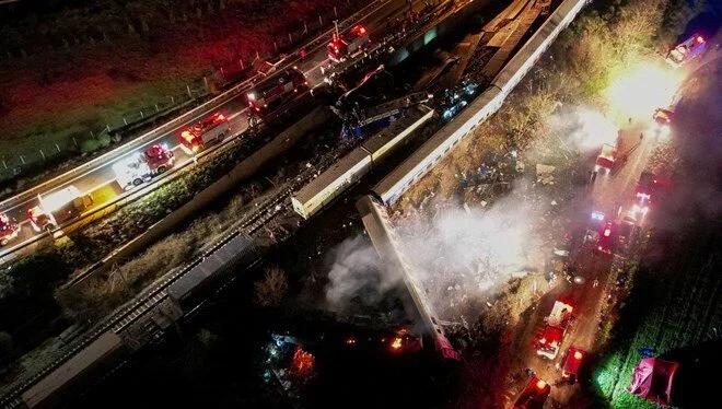 Yunanistan’da iki tren çarpıştı: 32 kişi hayatını kaybetti, 85 yaralı var