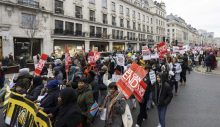 Londra’da binlerce kadın meydana indi