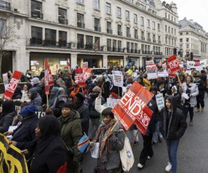 Londra’da binlerce kadın meydana indi